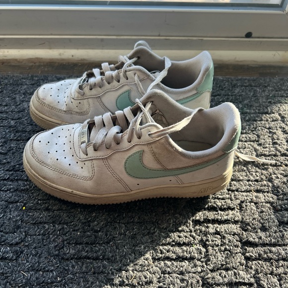 Women’s Nike Air Force Ones - Picture 1 of 2